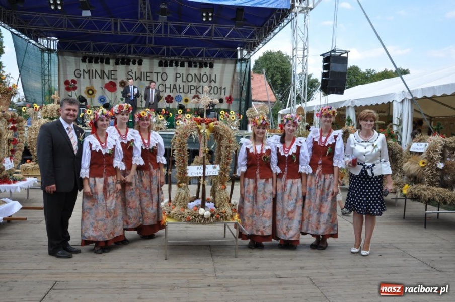 Zdjęcie w galerii na portalu naszraciborz.pl: Chałupki - MEGA frekwencja i o. Mateusz wiadomości z regionu