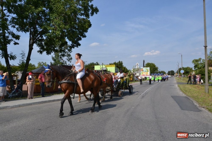 Zdjęcie w galerii na portalu naszraciborz.pl: Chałupki - MEGA frekwencja i o. Mateusz wiadomości z regionu