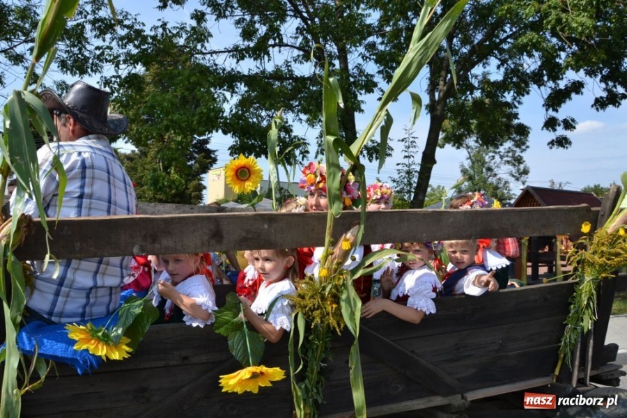 Zdjęcie w galerii na portalu naszraciborz.pl: Chałupki - MEGA frekwencja i o. Mateusz wiadomości z regionu
