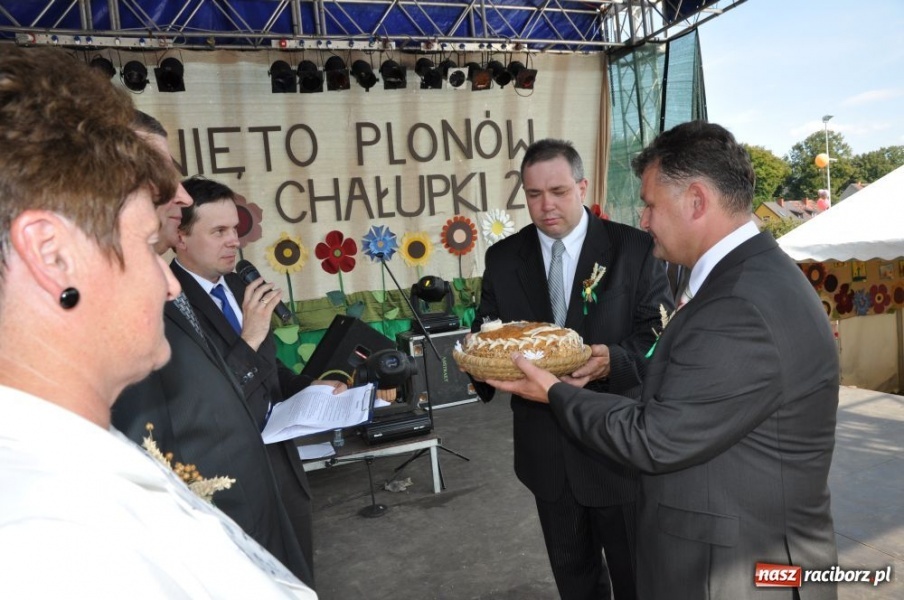 Zdjęcie w galerii na portalu naszraciborz.pl: Chałupki - MEGA frekwencja i o. Mateusz wiadomości z regionu