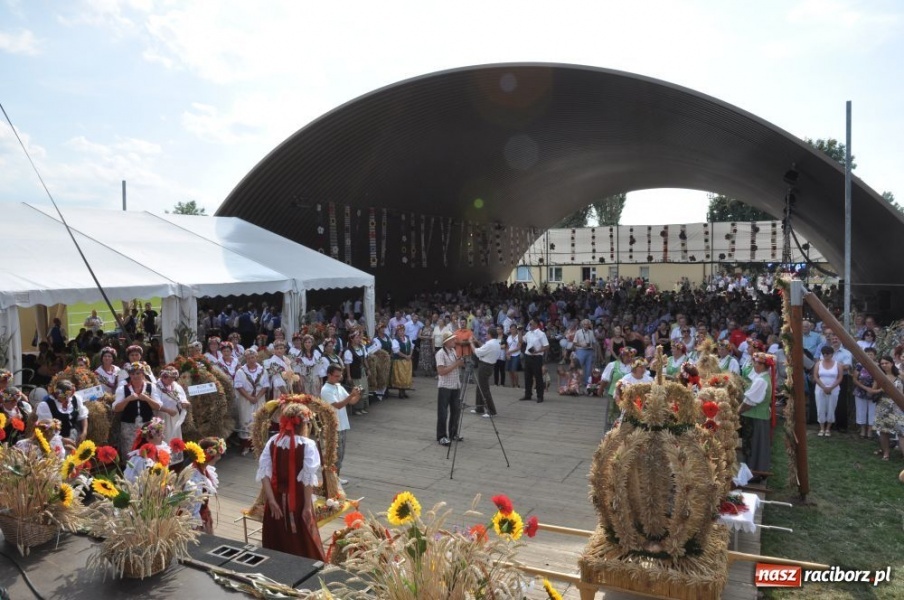 Zdjęcie w galerii na portalu naszraciborz.pl: Chałupki - MEGA frekwencja i o. Mateusz wiadomości z regionu