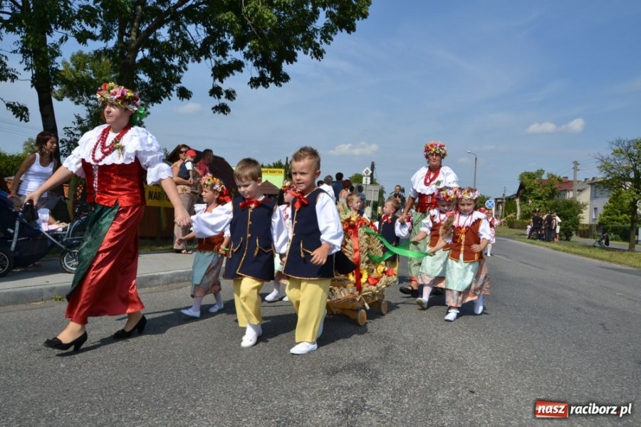 Zdjęcie w galerii na portalu naszraciborz.pl: Chałupki - MEGA frekwencja i o. Mateusz wiadomości z regionu