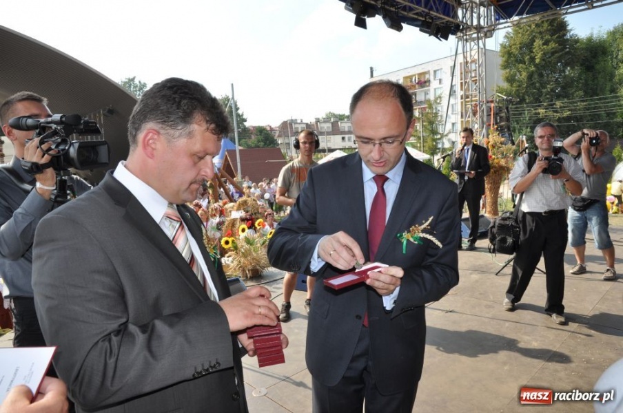 Zdjęcie w galerii na portalu naszraciborz.pl: Chałupki - MEGA frekwencja i o. Mateusz wiadomości z regionu