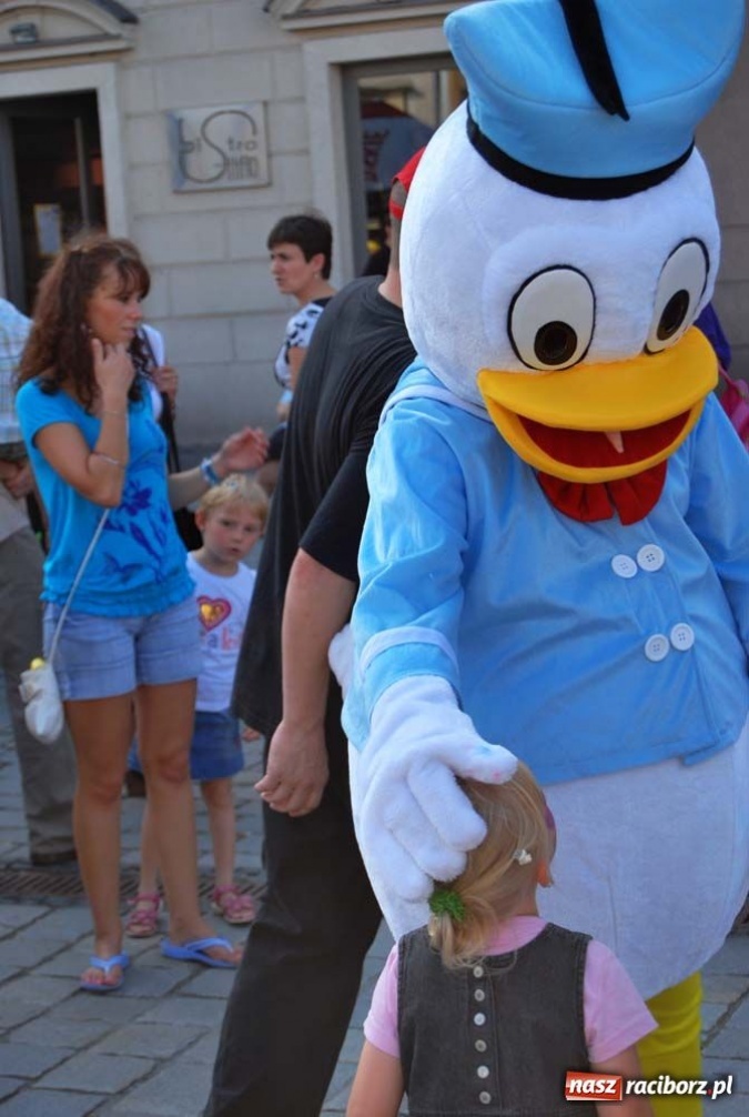 Zdjęcie w galerii na portalu naszraciborz.pl: Kolorowa niedziela na raciborskim Rynku wiadomości z regionu