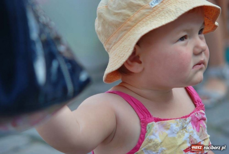 Zdjęcie w galerii na portalu naszraciborz.pl: Kolorowa niedziela na raciborskim Rynku wiadomości z regionu