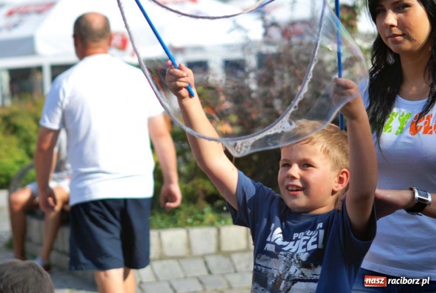 Zdjęcie w galerii na portalu naszraciborz.pl: Kolorowa niedziela na raciborskim Rynku wiadomości z regionu