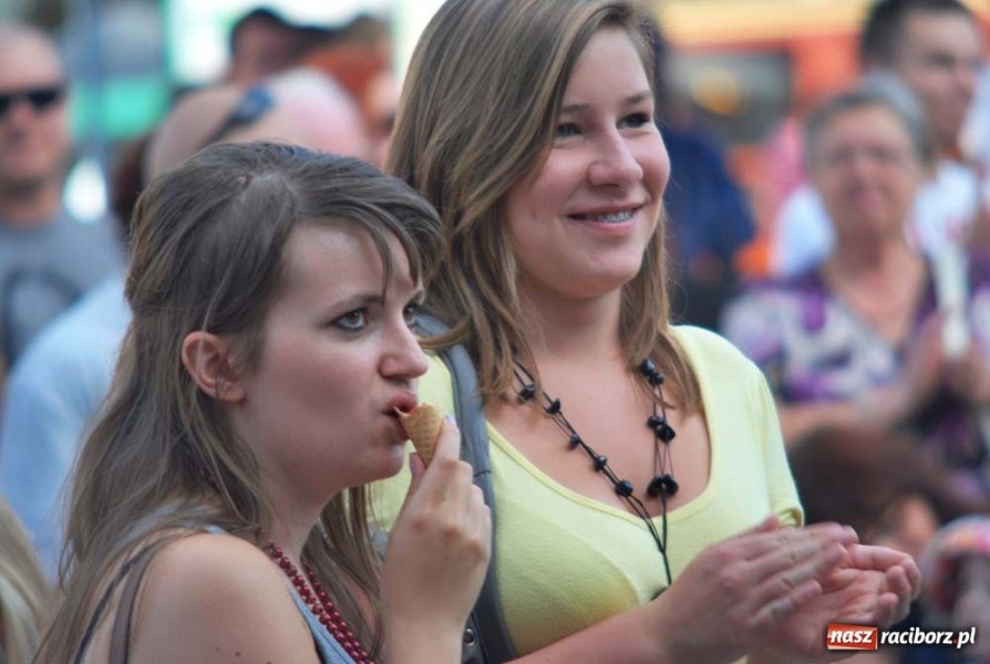 Zdjęcie w galerii na portalu naszraciborz.pl: Kolorowa niedziela na raciborskim Rynku wiadomości z regionu