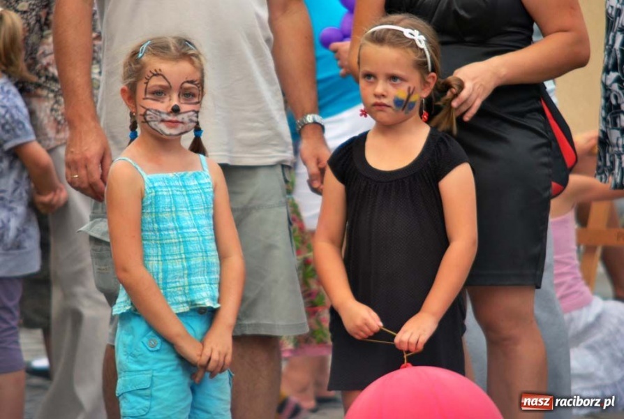 Zdjęcie w galerii na portalu naszraciborz.pl: Kolorowa niedziela na raciborskim Rynku wiadomości z regionu