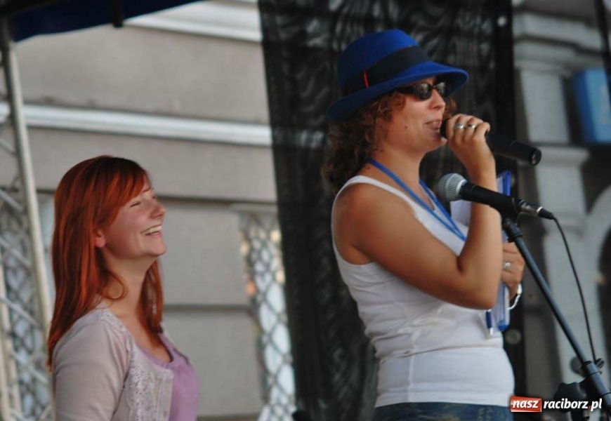 Zdjęcie w galerii na portalu naszraciborz.pl: Kolorowa niedziela na raciborskim Rynku wiadomości z regionu