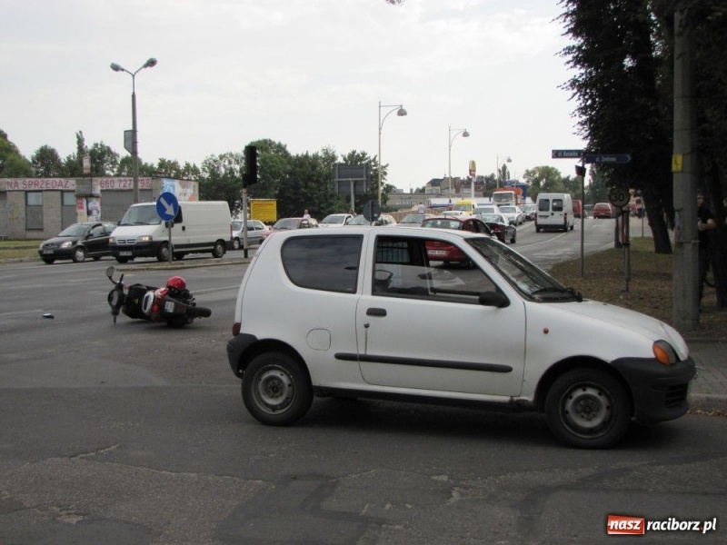 Zdjęcie w galerii na portalu naszraciborz.pl: Kierowca skutera uderzył w seicento wiadomości z regionu