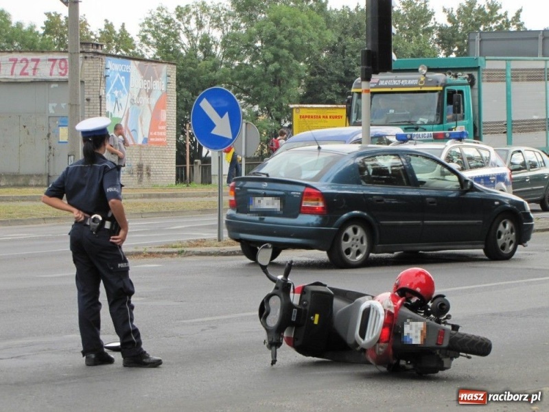 Zdjęcie w galerii na portalu naszraciborz.pl: Kierowca skutera uderzył w seicento wiadomości z regionu