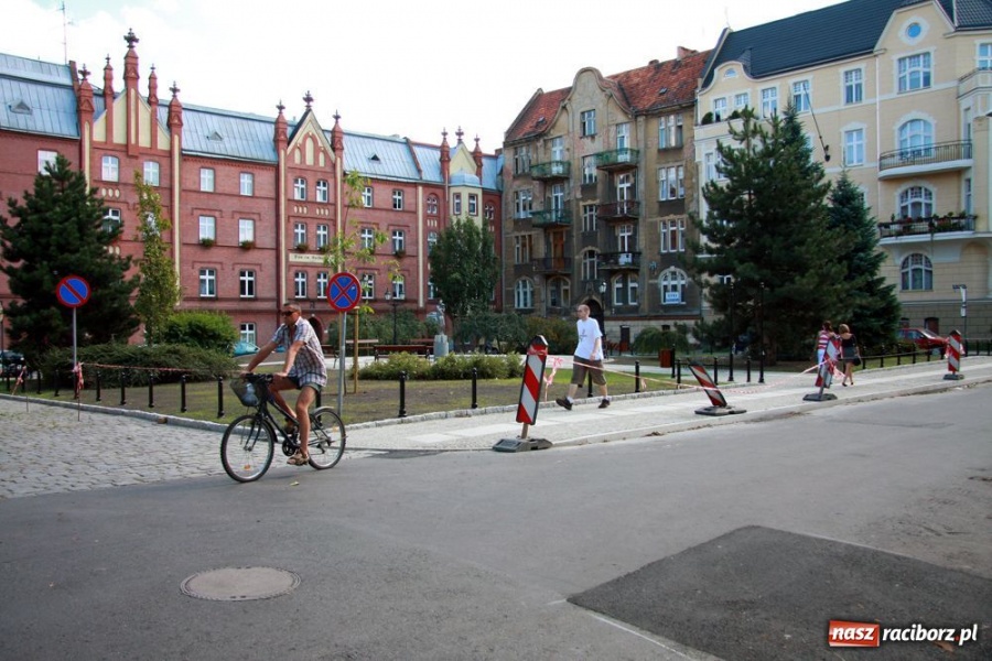Zdjęcie w galerii na portalu naszraciborz.pl: Nowy plac Notburgi, remont pływalni PWSZ wiadomości z regionu