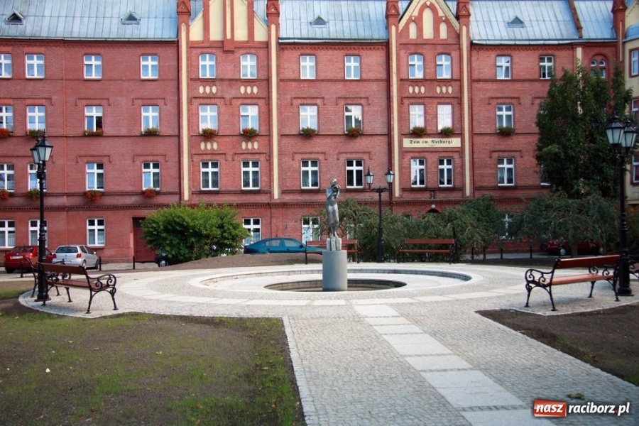 Zdjęcie w galerii na portalu naszraciborz.pl: Nowy plac Notburgi, remont pływalni PWSZ wiadomości z regionu