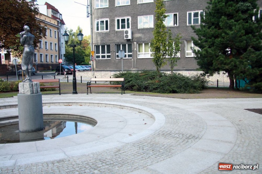 Zdjęcie w galerii na portalu naszraciborz.pl: Nowy plac Notburgi, remont pływalni PWSZ wiadomości z regionu
