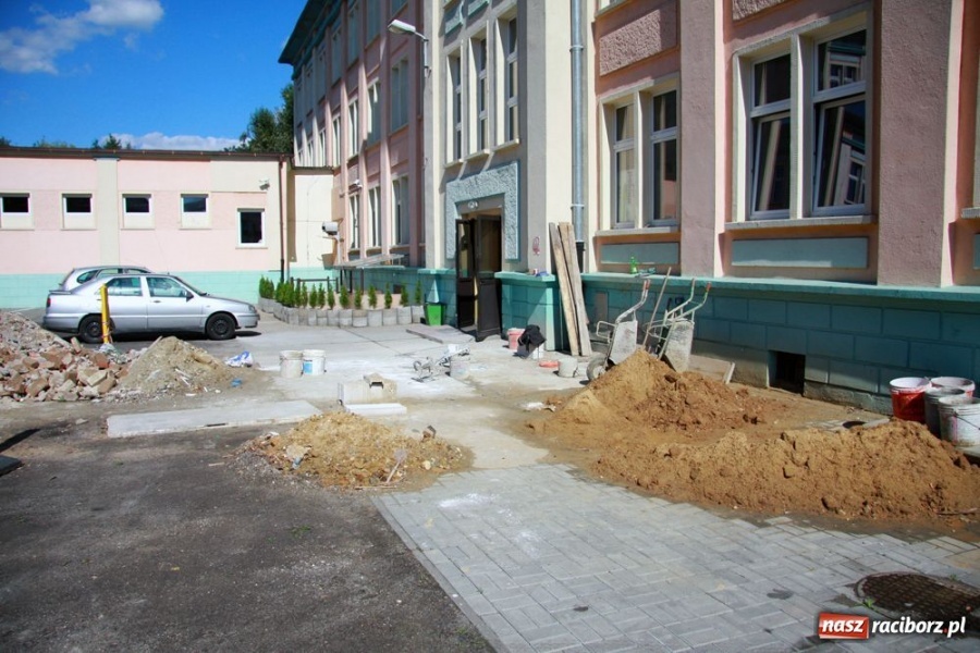 Zdjęcie w galerii na portalu naszraciborz.pl: Nowy plac Notburgi, remont pływalni PWSZ wiadomości z regionu