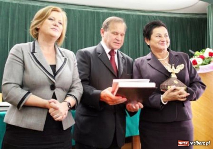 Zdjęcie w galerii na portalu naszraciborz.pl: Bank i prezydent odebrali Orły wiadomości z regionu