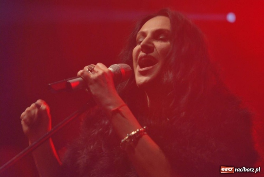 Zdjęcie w galerii na portalu naszraciborz.pl: Racibórz pożegnał lato z Kayah wiadomości z regionu