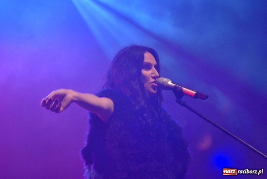 Zdjęcie w galerii na portalu naszraciborz.pl: Racibórz pożegnał lato z Kayah wiadomości z regionu