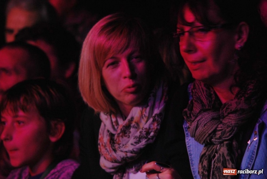 Zdjęcie w galerii na portalu naszraciborz.pl: Racibórz pożegnał lato z Kayah wiadomości z regionu