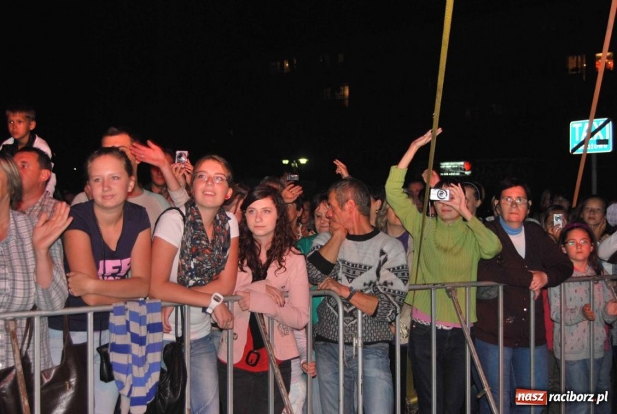 Zdjęcie w galerii na portalu naszraciborz.pl: Racibórz pożegnał lato z Kayah wiadomości z regionu