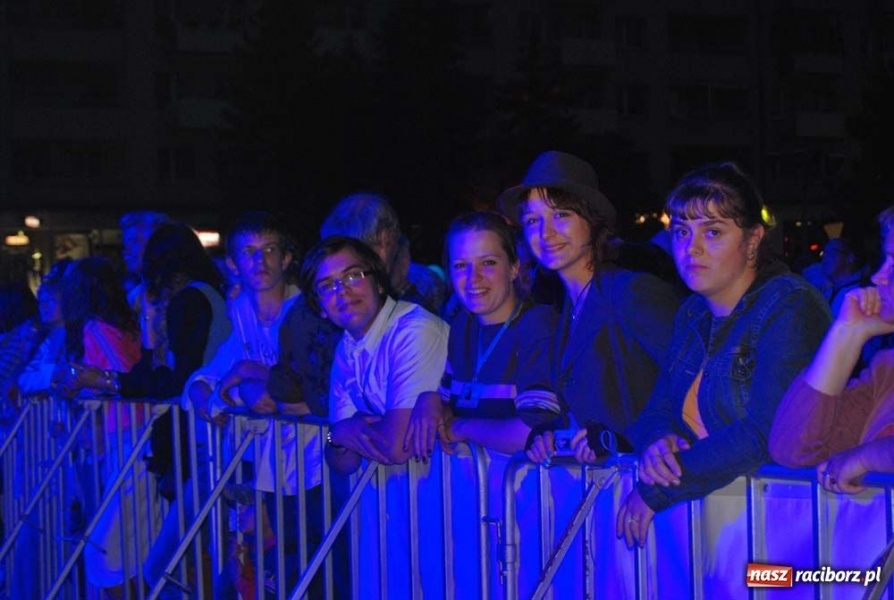 Zdjęcie w galerii na portalu naszraciborz.pl: Racibórz pożegnał lato z Kayah wiadomości z regionu