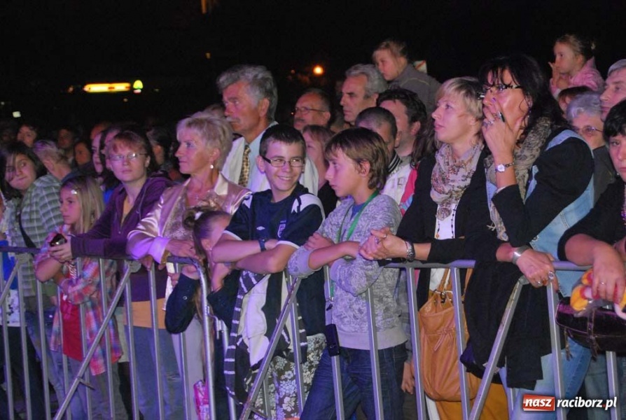 Zdjęcie w galerii na portalu naszraciborz.pl: Racibórz pożegnał lato z Kayah wiadomości z regionu