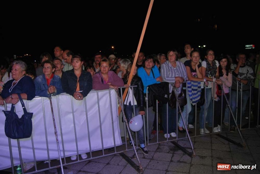 Zdjęcie w galerii na portalu naszraciborz.pl: Racibórz pożegnał lato z Kayah wiadomości z regionu