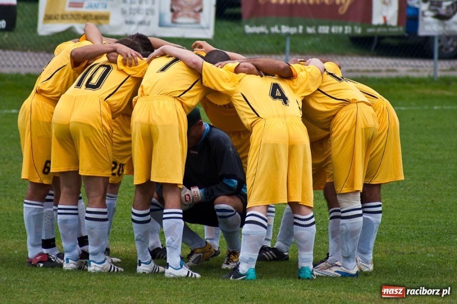 Zdjęcie w galerii na portalu naszraciborz.pl: B klasa: hit kolejki na remis wiadomości z regionu