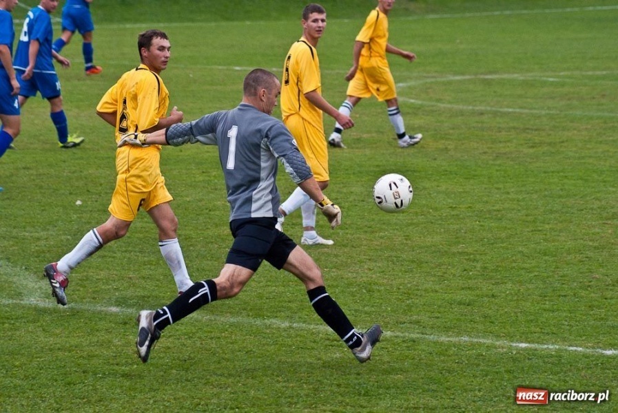 Zdjęcie w galerii na portalu naszraciborz.pl: B klasa: hit kolejki na remis wiadomości z regionu