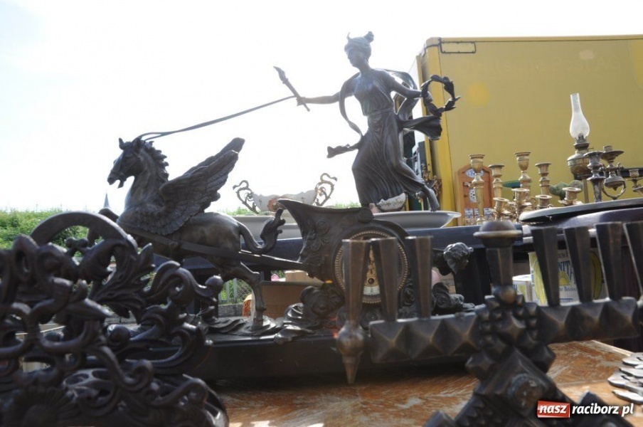 Zdjęcie w galerii na portalu naszraciborz.pl: Starocie i łakocie przy moście cesarza wiadomości z regionu