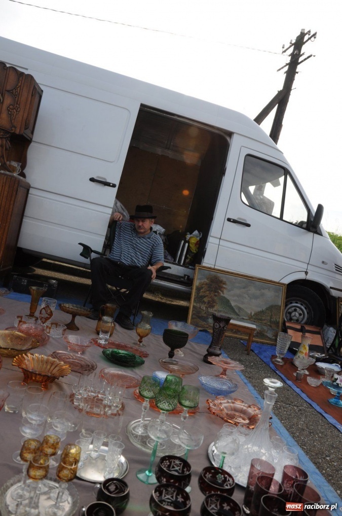 Zdjęcie w galerii na portalu naszraciborz.pl: Starocie i łakocie przy moście cesarza wiadomości z regionu