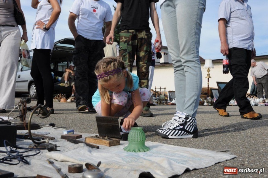 Zdjęcie w galerii na portalu naszraciborz.pl: Starocie i łakocie przy moście cesarza wiadomości z regionu