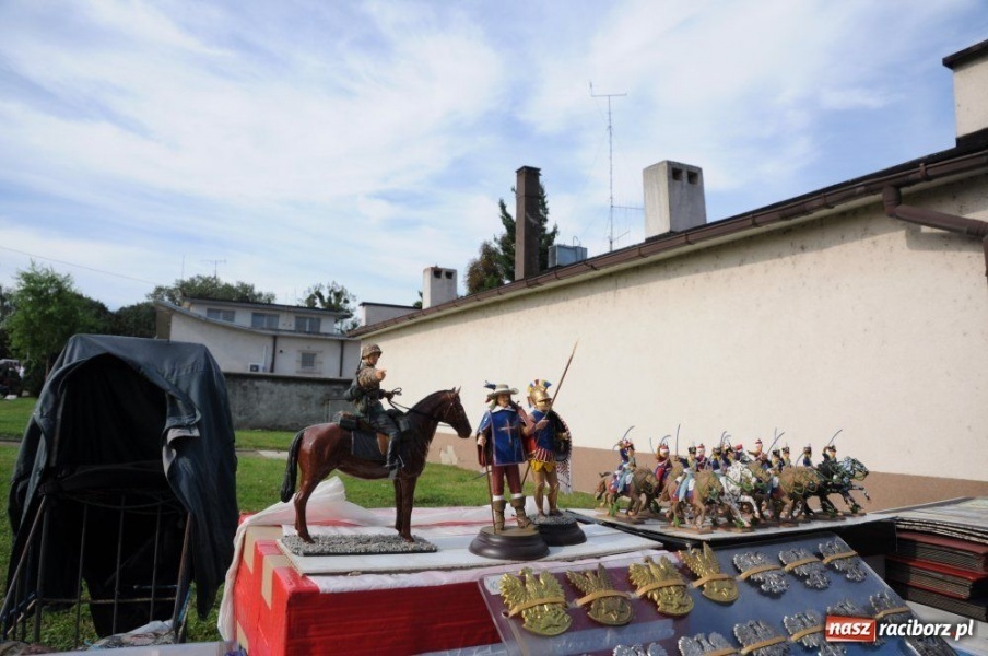 Zdjęcie w galerii na portalu naszraciborz.pl: Starocie i łakocie przy moście cesarza wiadomości z regionu