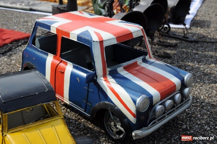 Zdjęcie w galerii na portalu naszraciborz.pl: Starocie i łakocie przy moście cesarza wiadomości z regionu