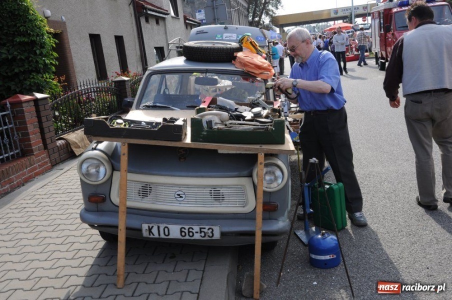 Zdjęcie w galerii na portalu naszraciborz.pl: Starocie i łakocie przy moście cesarza wiadomości z regionu