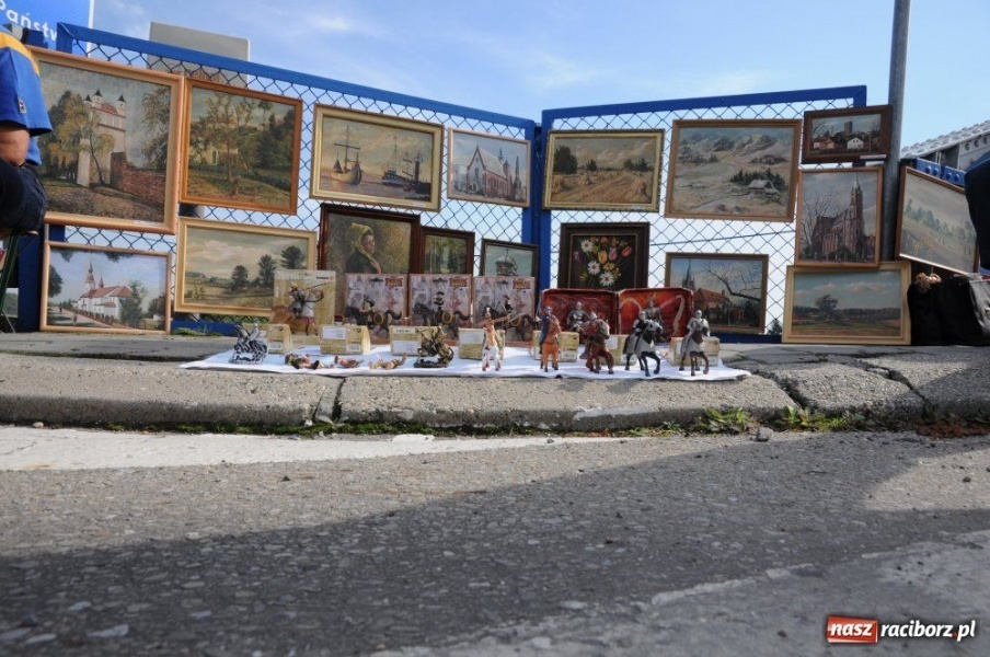 Zdjęcie w galerii na portalu naszraciborz.pl: Starocie i łakocie przy moście cesarza wiadomości z regionu