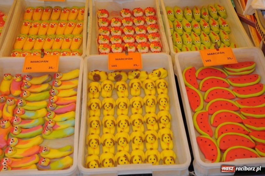 Zdjęcie w galerii na portalu naszraciborz.pl: Starocie i łakocie przy moście cesarza wiadomości z regionu