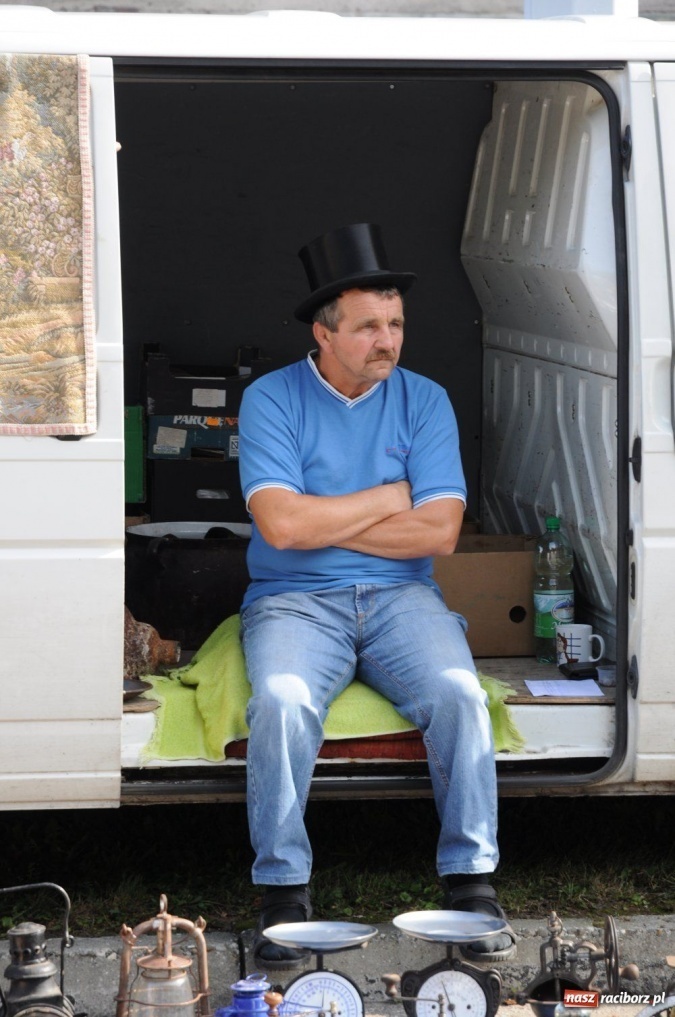 Zdjęcie w galerii na portalu naszraciborz.pl: Starocie i łakocie przy moście cesarza wiadomości z regionu