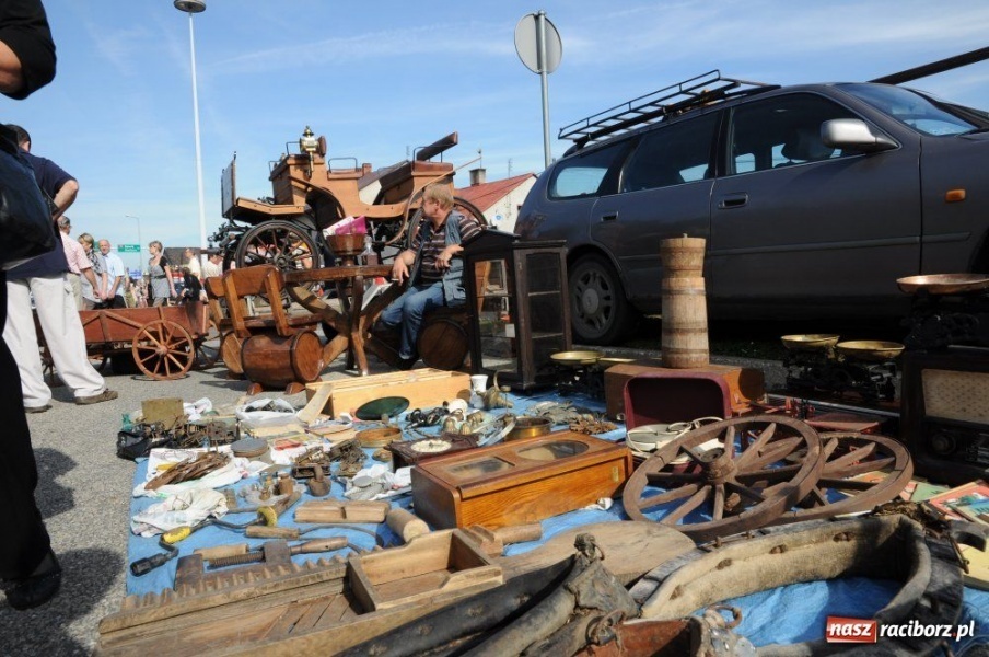 Zdjęcie w galerii na portalu naszraciborz.pl: Starocie i łakocie przy moście cesarza wiadomości z regionu