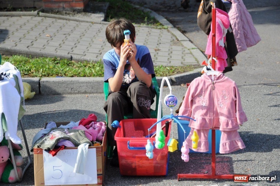 Zdjęcie w galerii na portalu naszraciborz.pl: Starocie i łakocie przy moście cesarza wiadomości z regionu