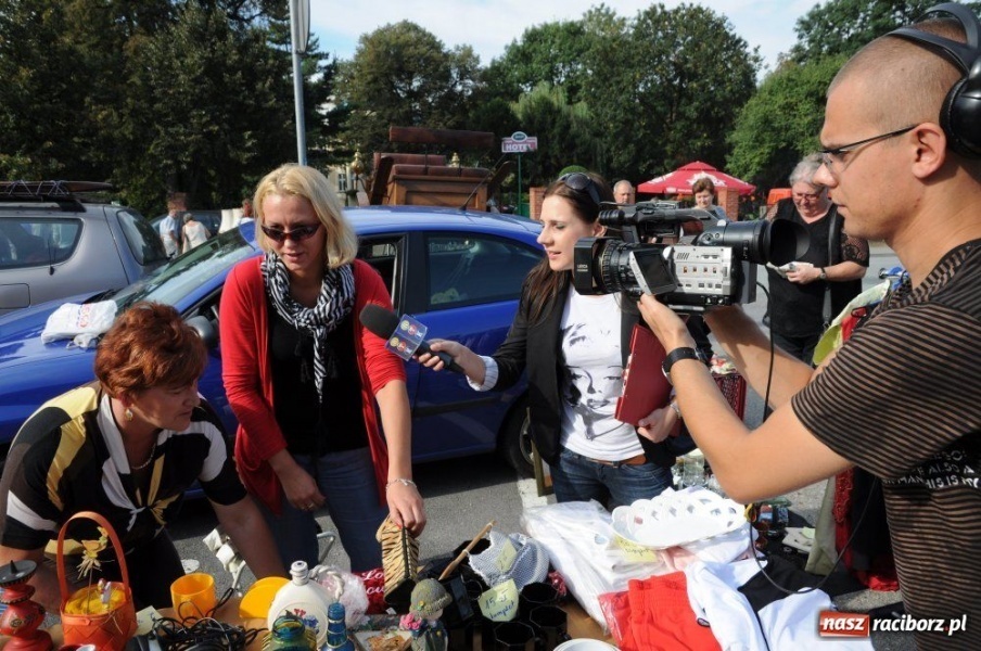 Zdjęcie w galerii na portalu naszraciborz.pl: Starocie i łakocie przy moście cesarza wiadomości z regionu