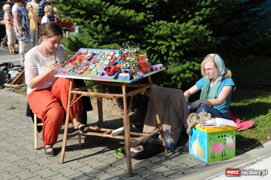 Zdjęcie w galerii na portalu naszraciborz.pl: Starocie i łakocie przy moście cesarza wiadomości z regionu