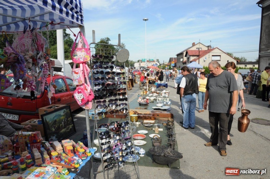 Zdjęcie w galerii na portalu naszraciborz.pl: Starocie i łakocie przy moście cesarza wiadomości z regionu