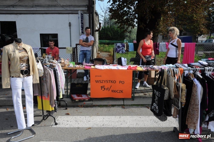 Zdjęcie w galerii na portalu naszraciborz.pl: Starocie i łakocie przy moście cesarza wiadomości z regionu