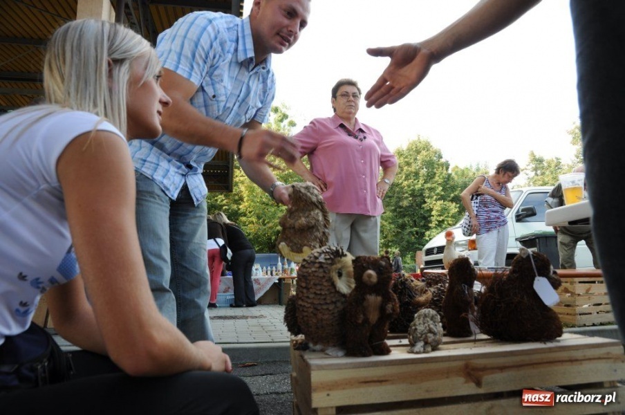Zdjęcie w galerii na portalu naszraciborz.pl: Starocie i łakocie przy moście cesarza wiadomości z regionu