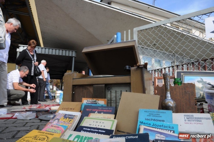 Zdjęcie w galerii na portalu naszraciborz.pl: Starocie i łakocie przy moście cesarza wiadomości z regionu