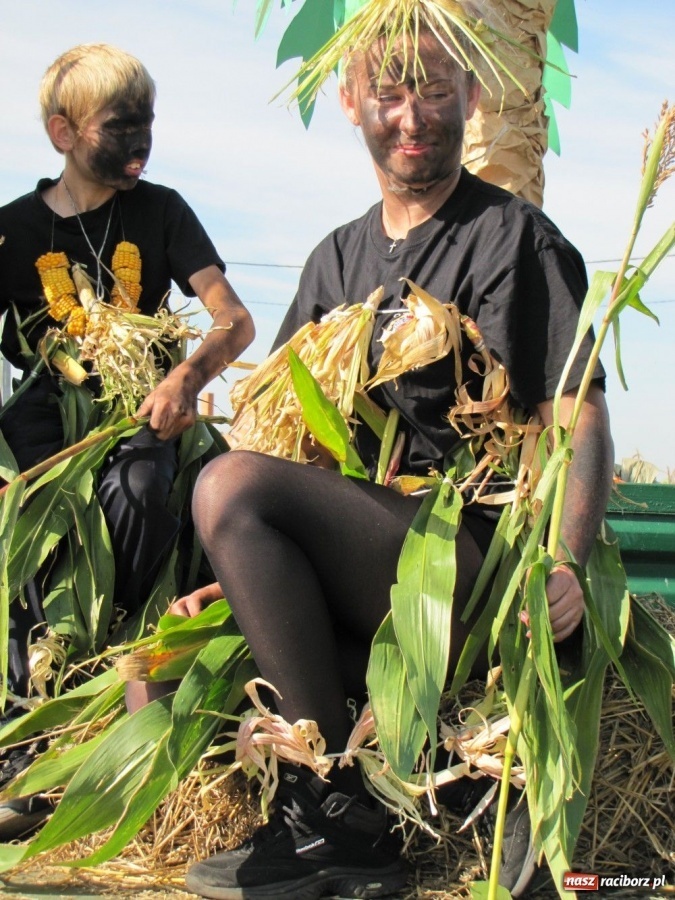 Zdjęcie w galerii na portalu naszraciborz.pl: W Makowie dożynki z Makumbą wiadomości z regionu