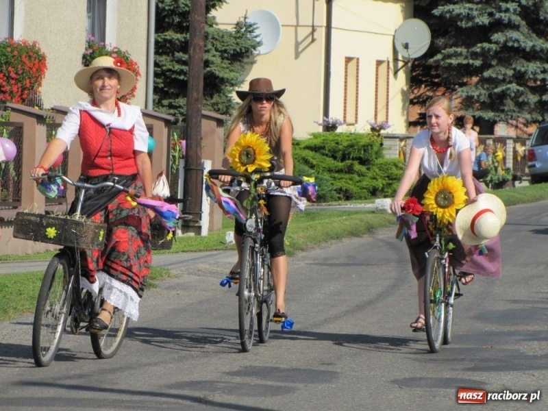 Zdjęcie w galerii na portalu naszraciborz.pl: W Makowie dożynki z Makumbą wiadomości z regionu