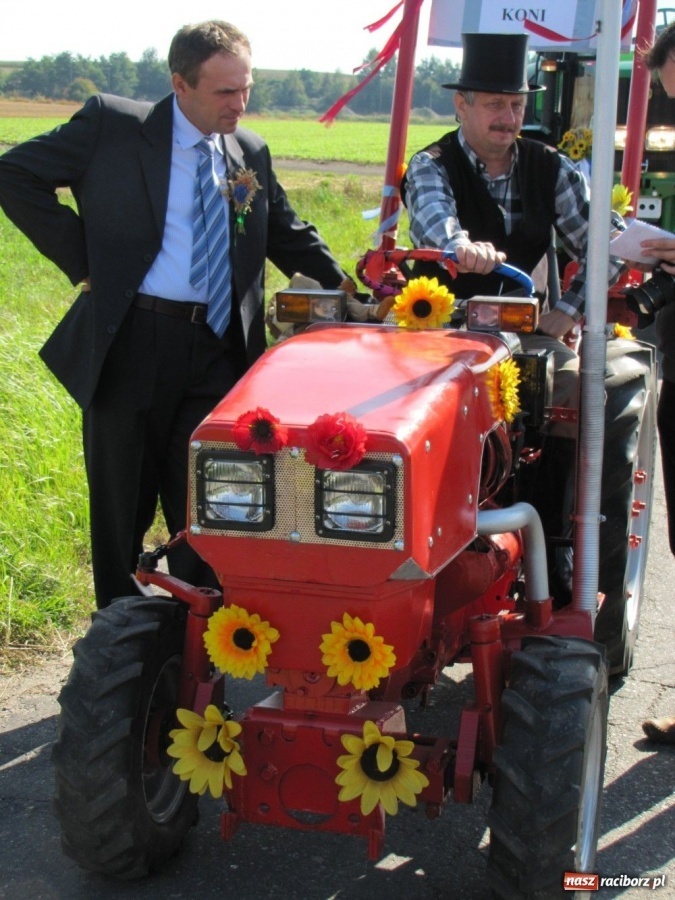 Zdjęcie w galerii na portalu naszraciborz.pl: W Makowie dożynki z Makumbą wiadomości z regionu