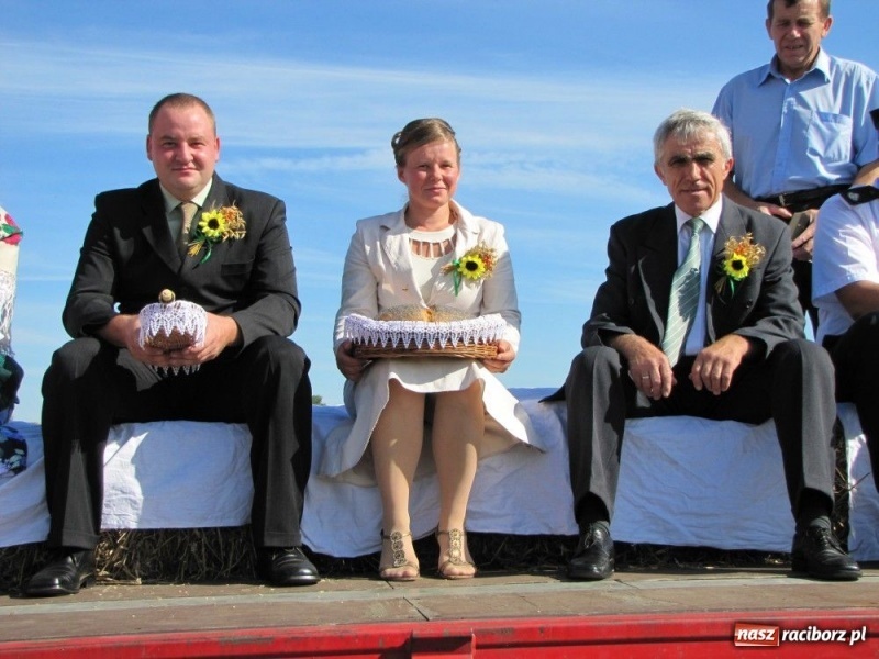 Zdjęcie w galerii na portalu naszraciborz.pl: W Makowie dożynki z Makumbą wiadomości z regionu